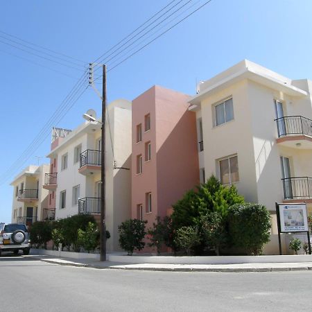 Athena And The Owl Beachside Apt Paphos Exterior photo