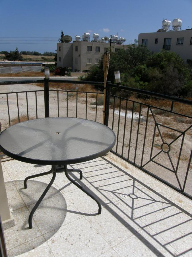Athena And The Owl Beachside Apt Paphos Exterior photo