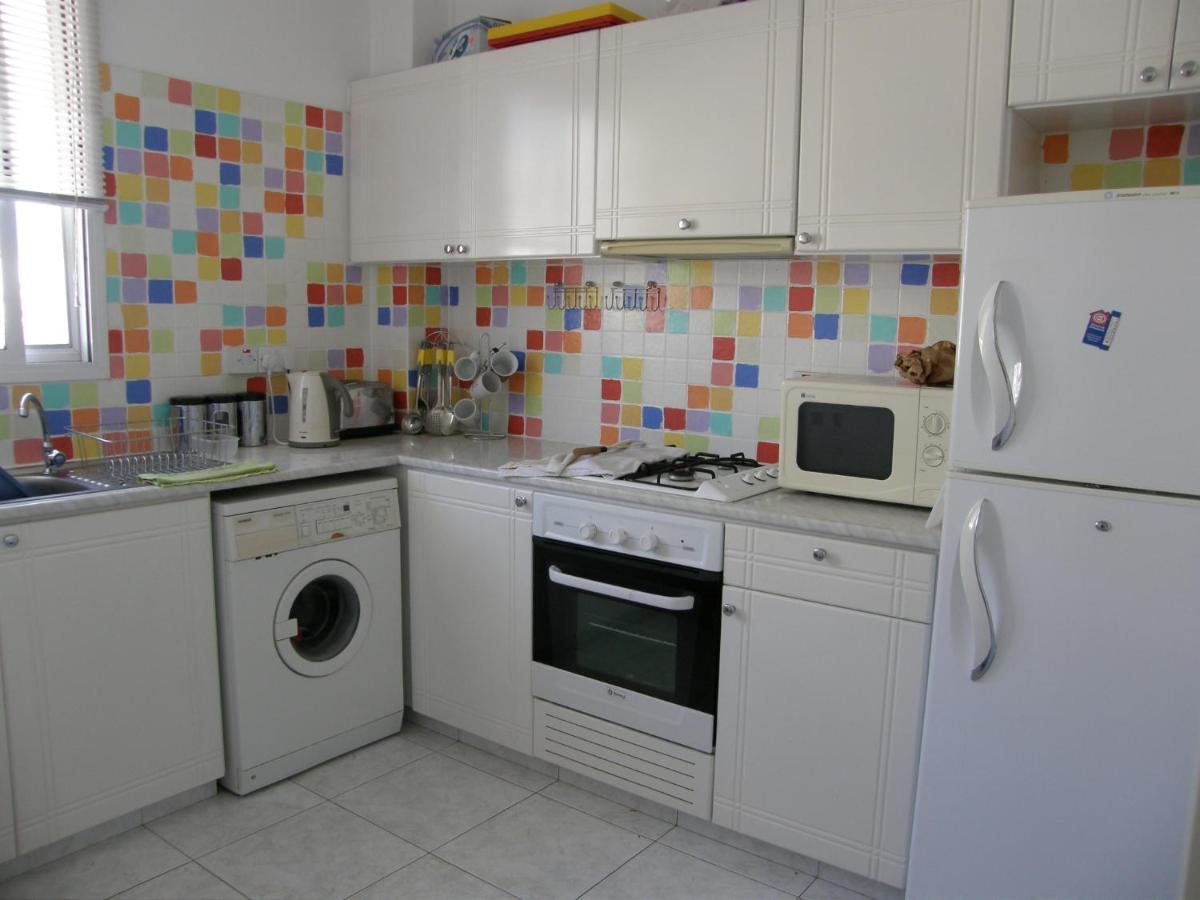 Athena And The Owl Beachside Apt Paphos Exterior photo