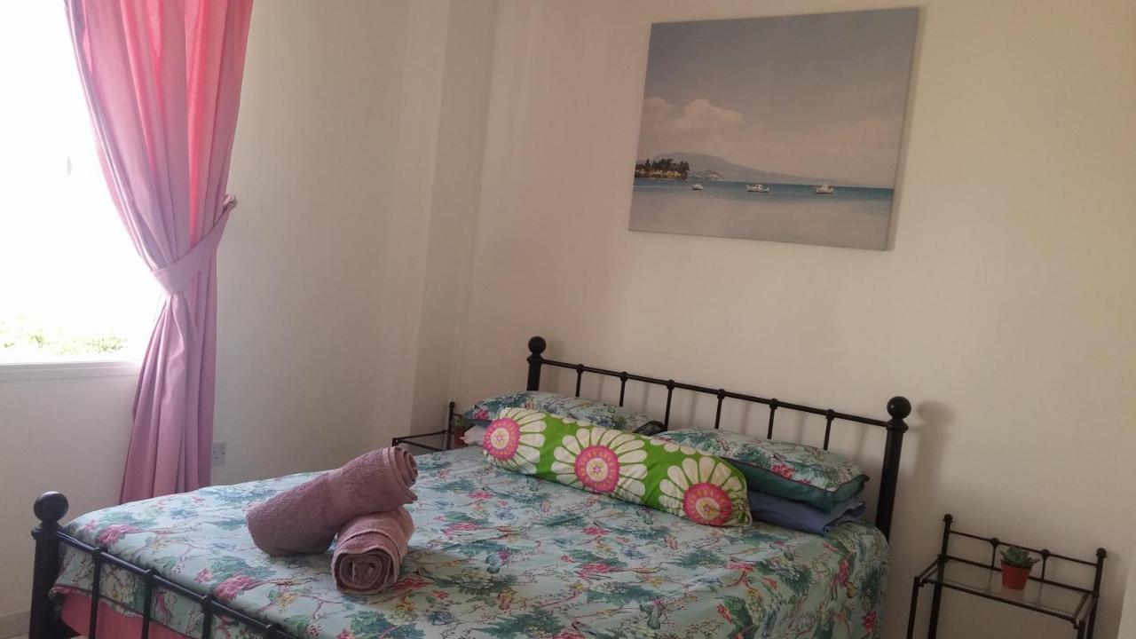 Athena And The Owl Beachside Apt Paphos Exterior photo