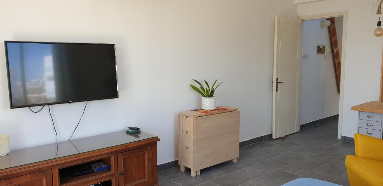 Athena And The Owl Beachside Apt Paphos Exterior photo