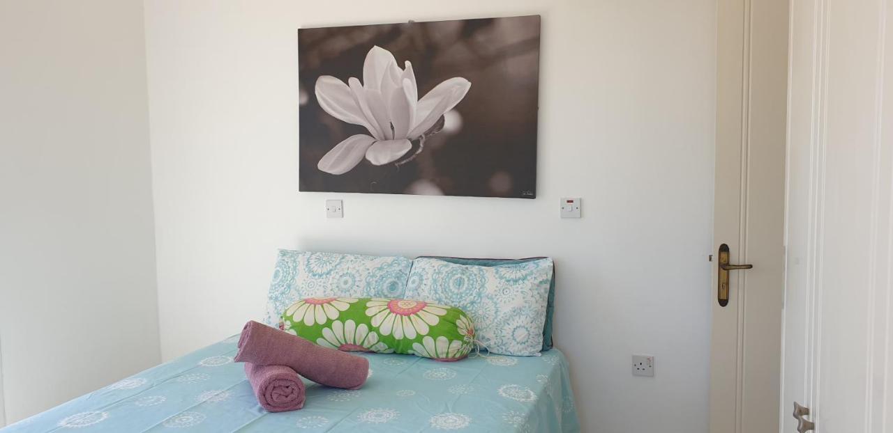 Athena And The Owl Beachside Apt Paphos Exterior photo
