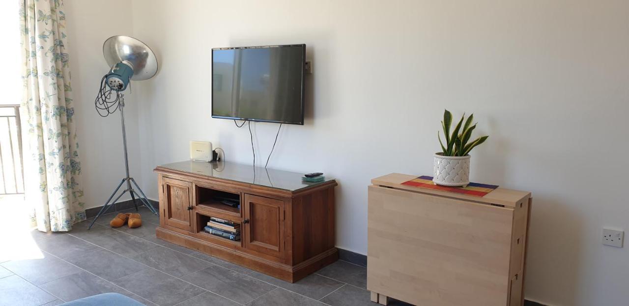 Athena And The Owl Beachside Apt Paphos Exterior photo